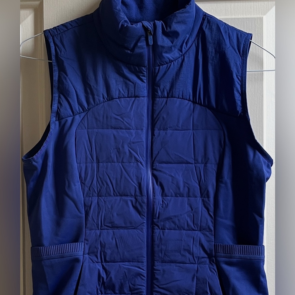 🍒LULULEMON sz 10 DOWN FOR IT ALL VEST 700-Fill PSYCHIC BLUE Jacket ~ REFLECTS!! - Picture 2 of 4